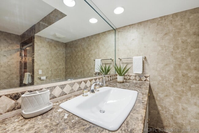 Building Photo - 3200 S Ocean Blvd