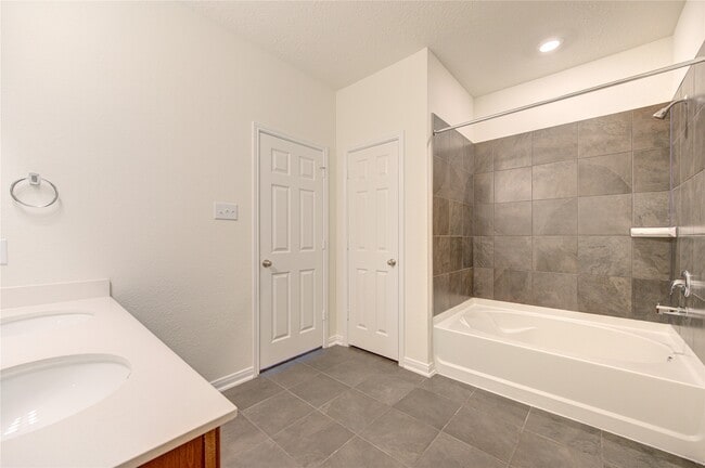 Building Photo - 6120 Whitewing Rd