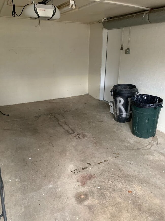 Building Photo - Lovely Two Bedroom Home on a Quiet Street