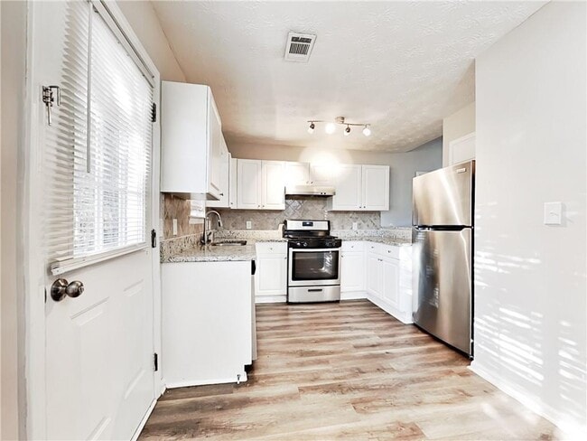 Building Photo - 200 Adam Cir