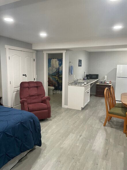 Building Photo - 568 Toms Hill Dr