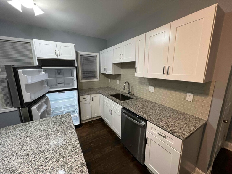 Building Photo - 267 Sargeant St