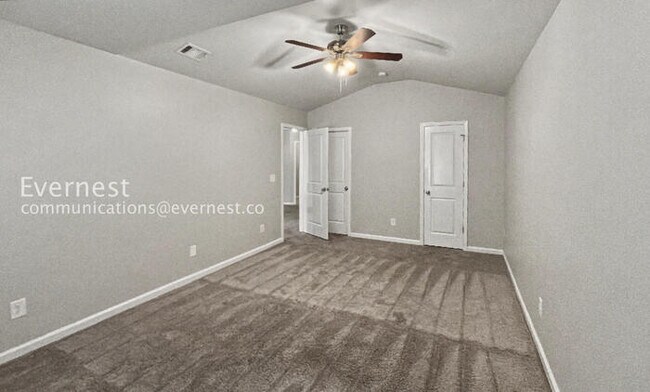 Building Photo - Beautiful 4-Bedroom Home: Comfort and Convenience Await / Pet-Friendly / Vouchers Accepted.