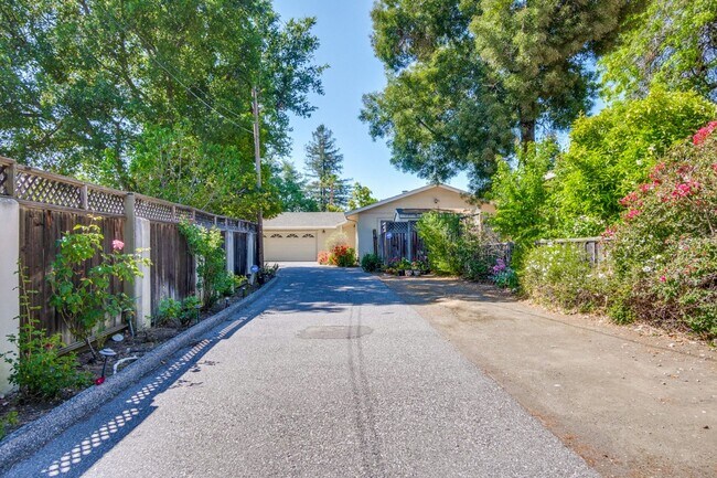 Building Photo - Spacious Home l Massive 12,525 Sq Ft Lot l...