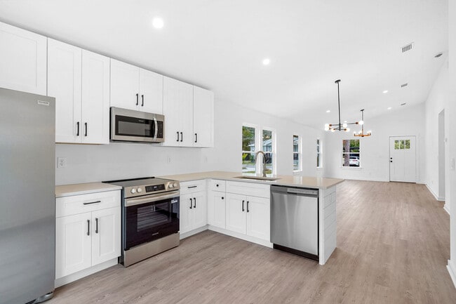 Building Photo - 964 W 9th St