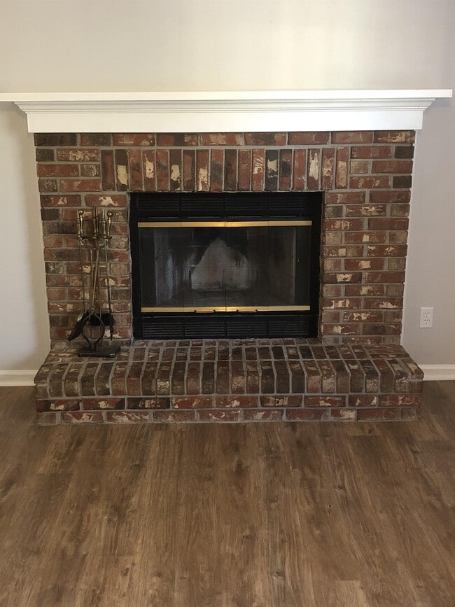 Building Photo - 1095 Rockbrook Ct