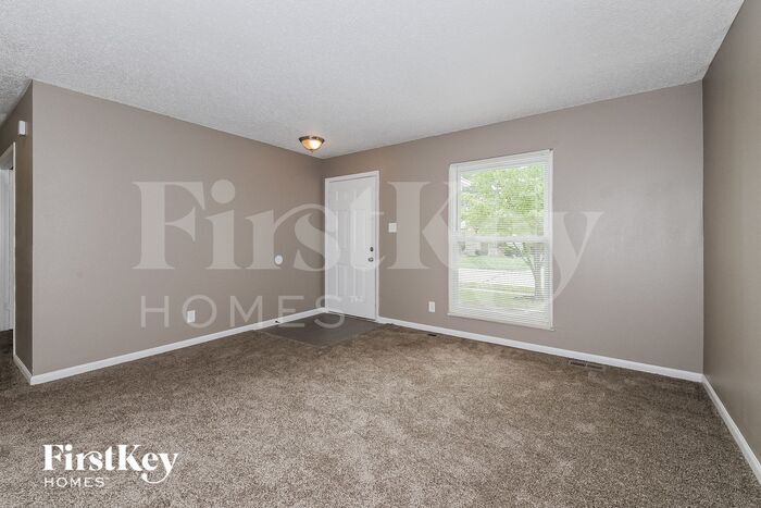 Building Photo - 733 Watersedge Dr
