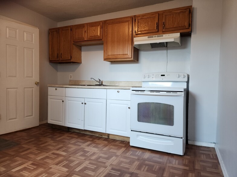 Kitchen - 396 Norton St