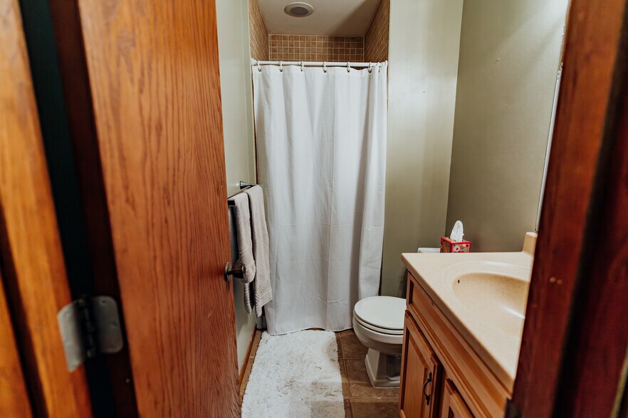 Building Photo - 2042 Louisiana Ave S