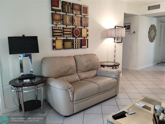 Building Photo - 4502 Martinique Way