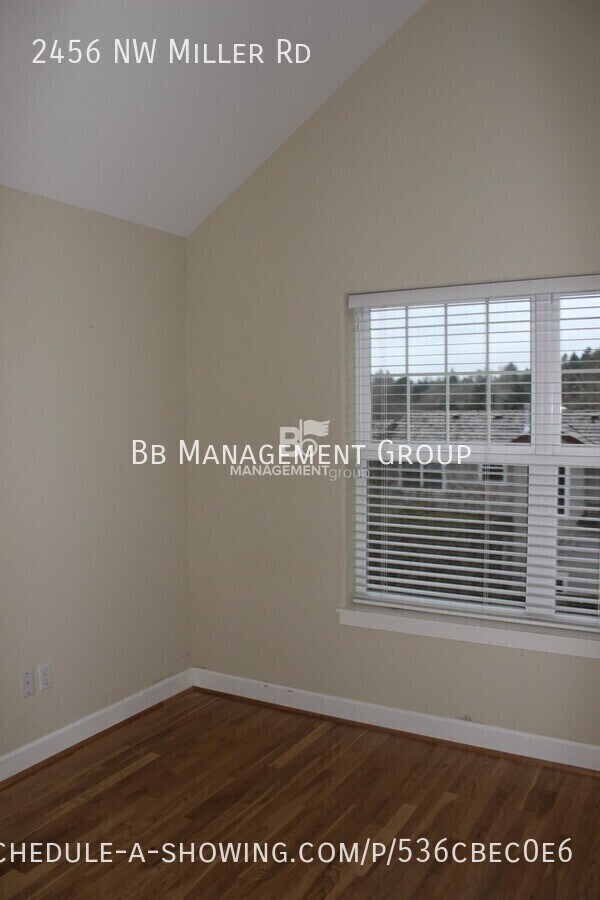 Building Photo - Light & Bright Forest Heights Home- Hardwo...