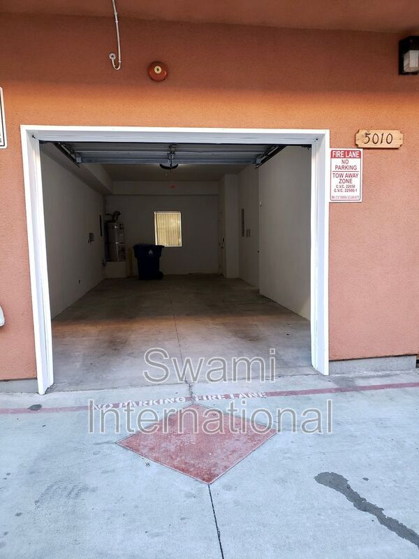 Building Photo - 5010 S Figueroa St