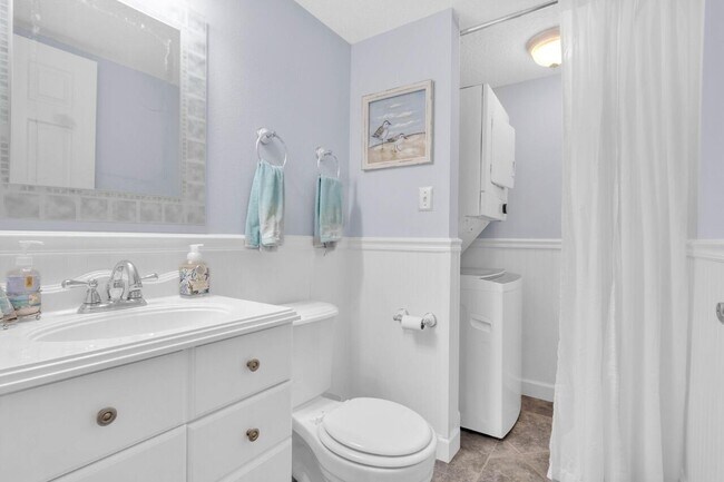 Building Photo - 4949 N Hwy A1A