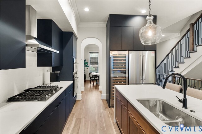 Building Photo - 441 W 7th St