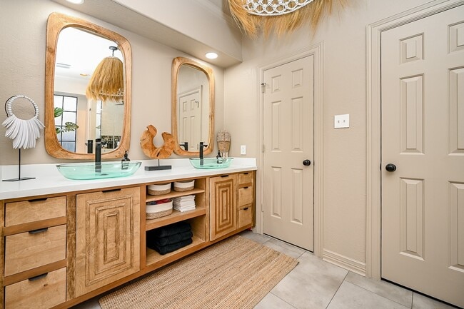 Building Photo - 13606 Champions Centre Dr