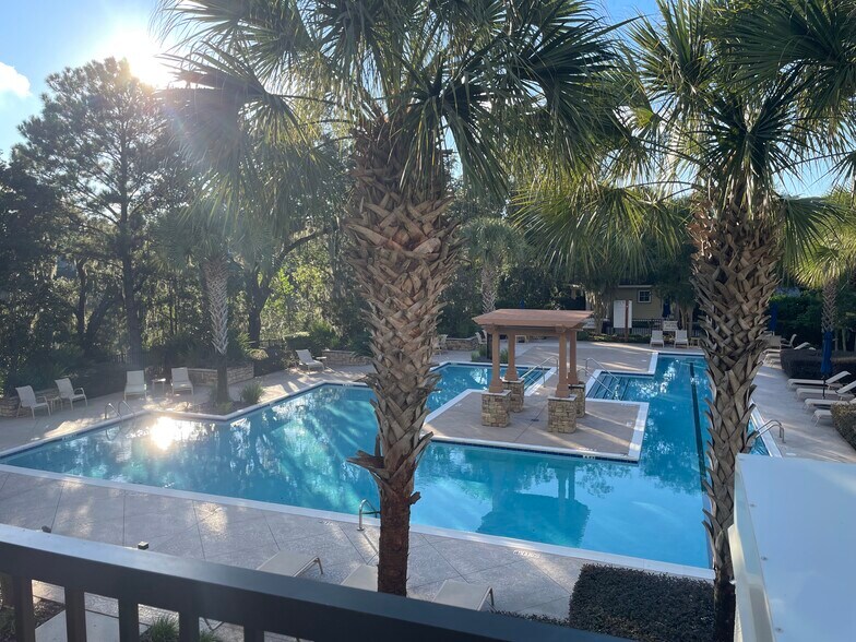 The Pier View pool as seen from the courtyard - 145 Pier View St