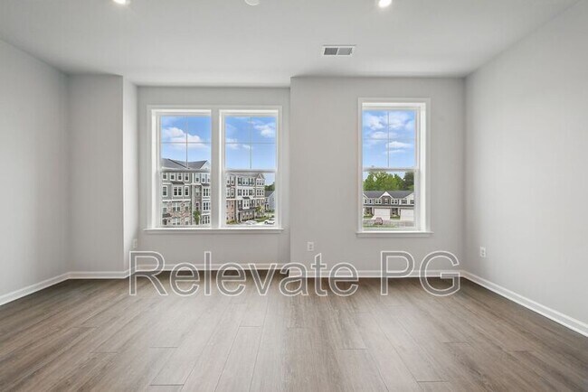 Building Photo - 636 Brookwood Glen Ter