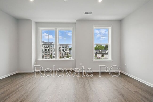 Building Photo - 636 Brookwood Glen Terrace