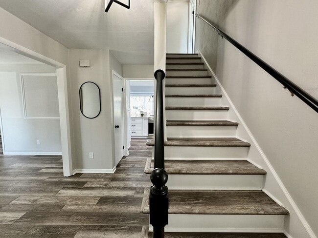 Building Photo - READY NOW!! Updated 5-Bedroom Home w/Fenced Backyard, Attached Garage  & Sunroom - Pet Friendly!