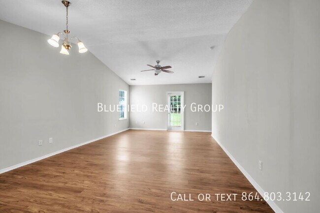 Building Photo - 111 White Willow Ct