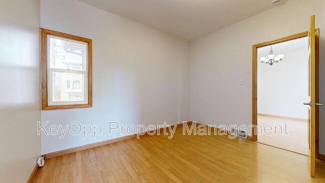 Building Photo - 806 34th Ave