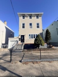 Building Photo - 124 Winfield Ave