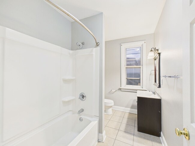 Building Photo - 3 Bedroom Single Family Home on Delaware St.