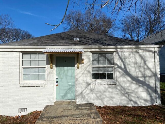 Building Photo - Spacious Renovated Duplex in East Nashville