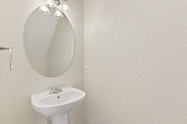Building Photo - Charming 3-Bedroom Home Near Ft. Carson – ...