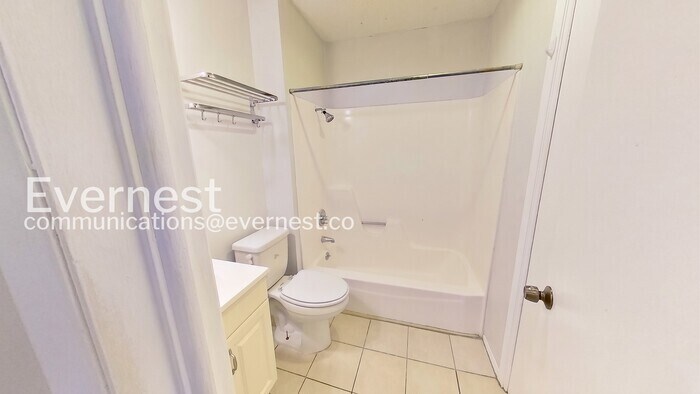Building Photo - 204 W William Cannon Dr