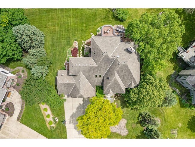 Building Photo - 6210 Deerwood Cir N