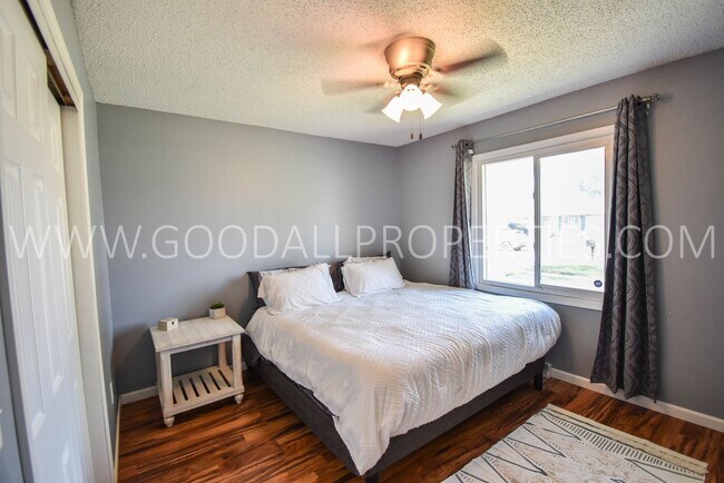 Building Photo - 2 Bedroom 2 Bath Home in Des Moines