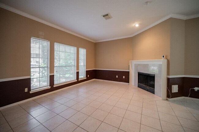 Building Photo - 1114 Gulfton Dr