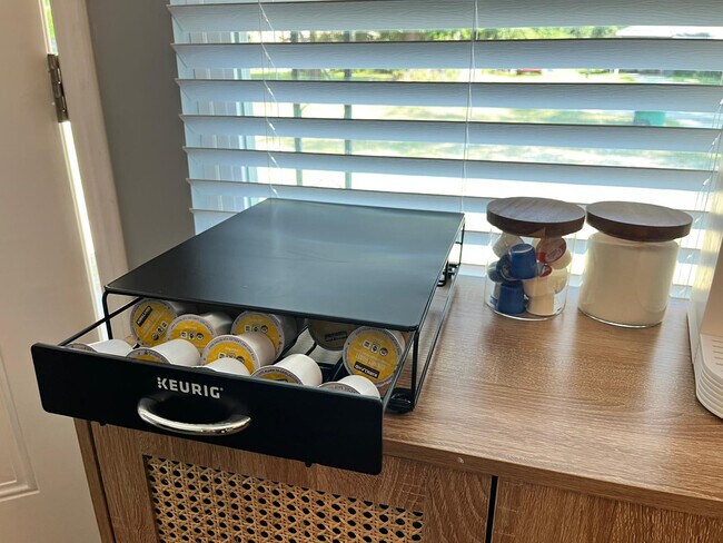 Building Photo - 501 W 9th St