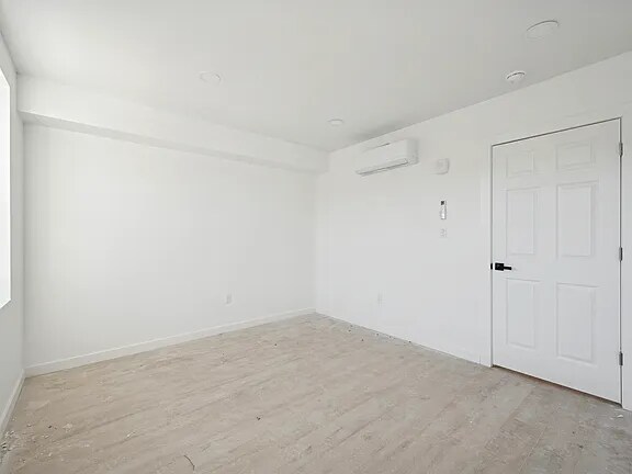 Building Photo - 52 N 52nd St