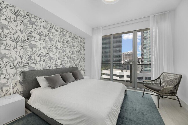 Building Photo - 2900 NE 7th Ave