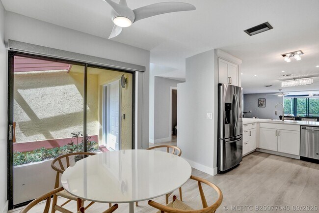 Building Photo - 5355 10th Fairway Dr