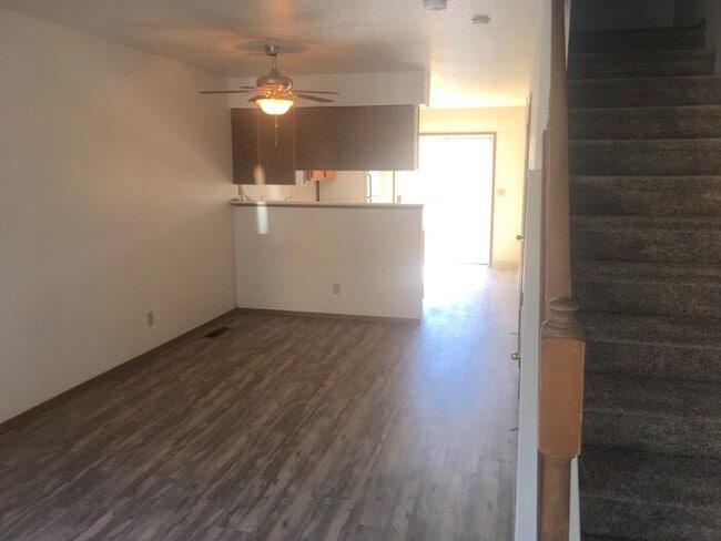 Building Photo - Reno Townhouse - Laundry Room in Unit/Gara...
