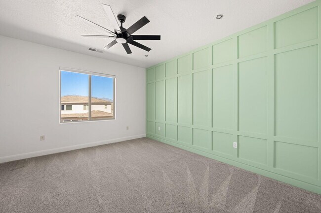 Building Photo - 6 Bed, 4 Bath with RV Parking and No HOA in Sycamore — Available Now!