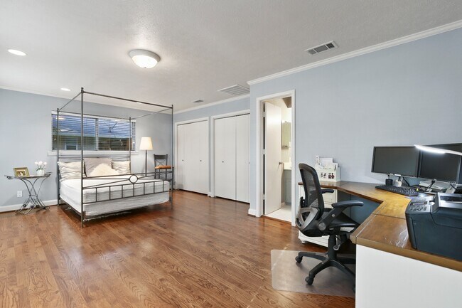 Building Photo - Jewel of Home, Large Lot,  in Wonderful Walkable Neighborhood!