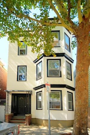 Building Photo - 225 Chelsea St