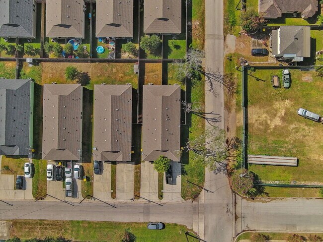 Building Photo - **MOVE-IN READY 3-BEDROOM HOME IN CONROE!**