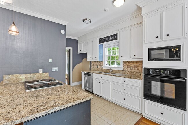 Building Photo - 710 Woodcreek Ct