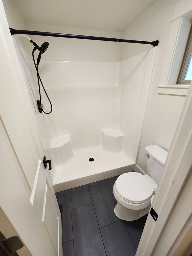 Building Photo - Modern and Remodeled SF Home in Southwest Bend on .8 Acres