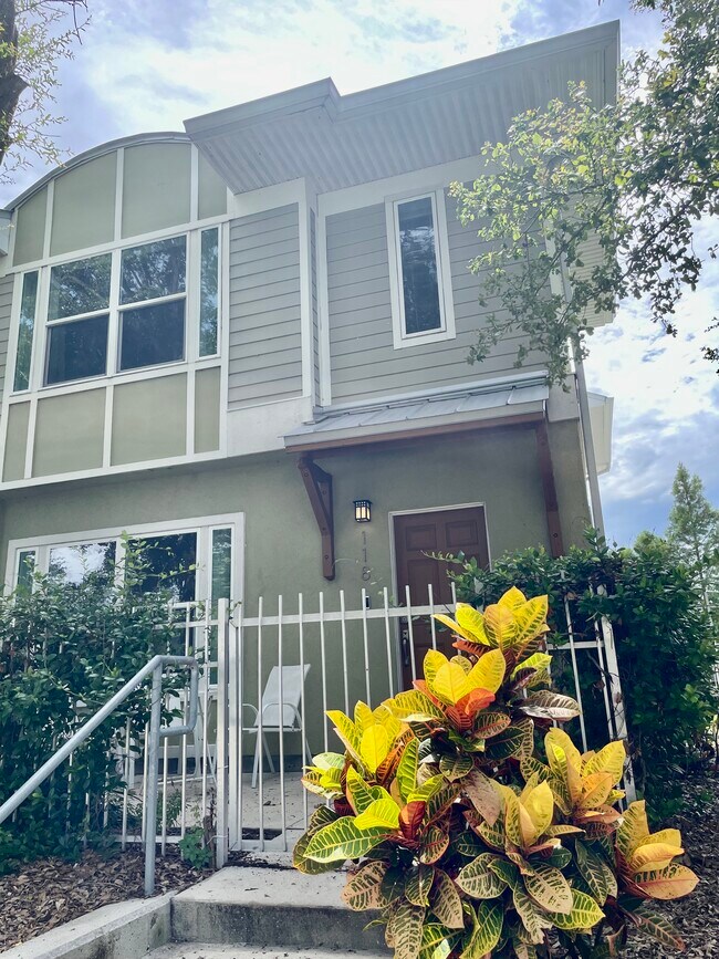Building Photo - 118 N Fredrica Ave