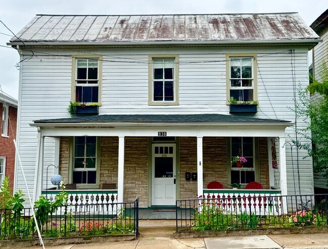 Building Photo - 838 W Beverley St