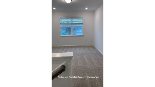 Building Photo - 563 Cherry Elm Dr