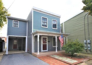 Building Photo - Updated Downtown Frederick Property in prime location available mid August!