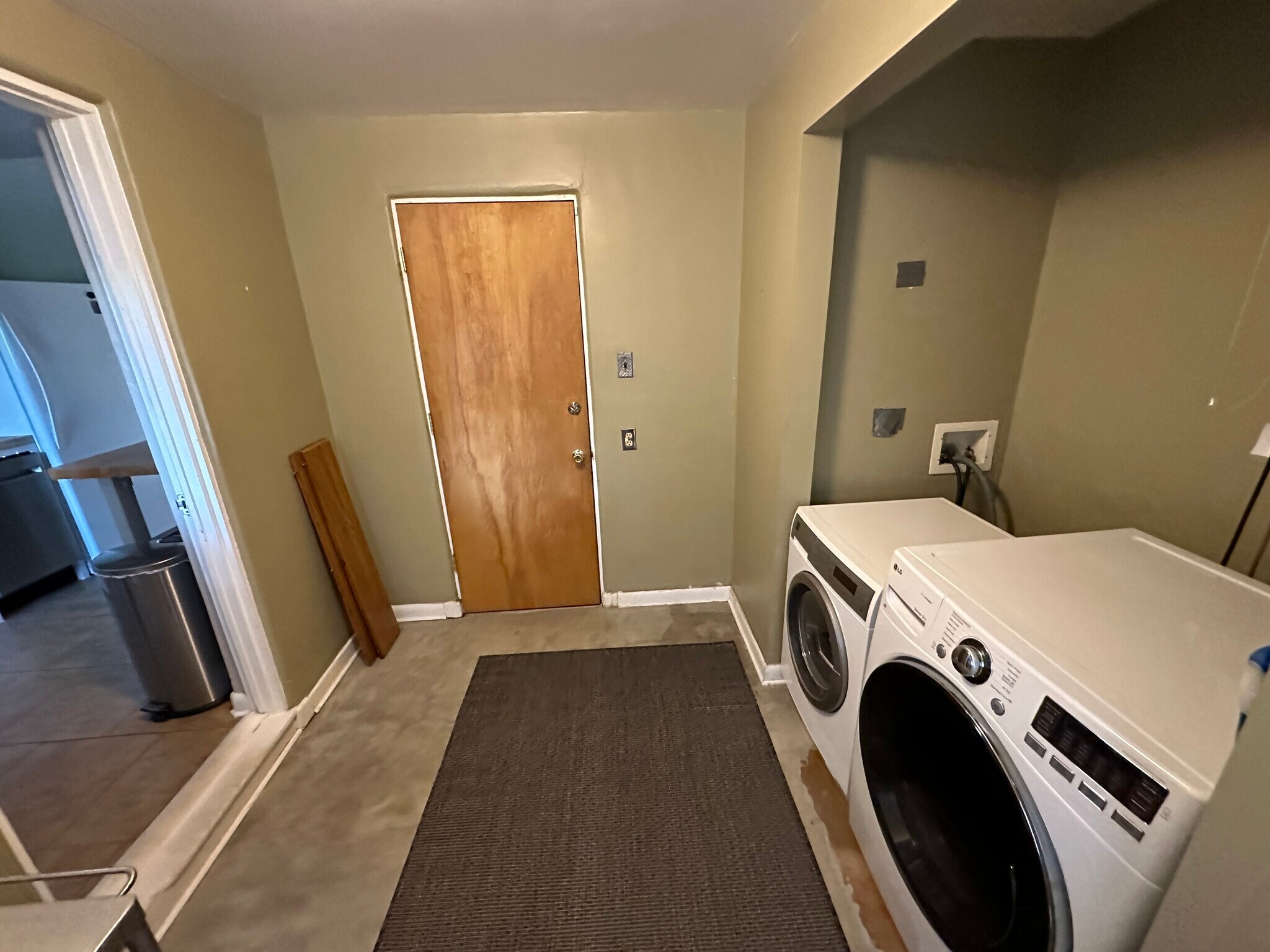 Building Photo - 732 Loma Vista Dr NE