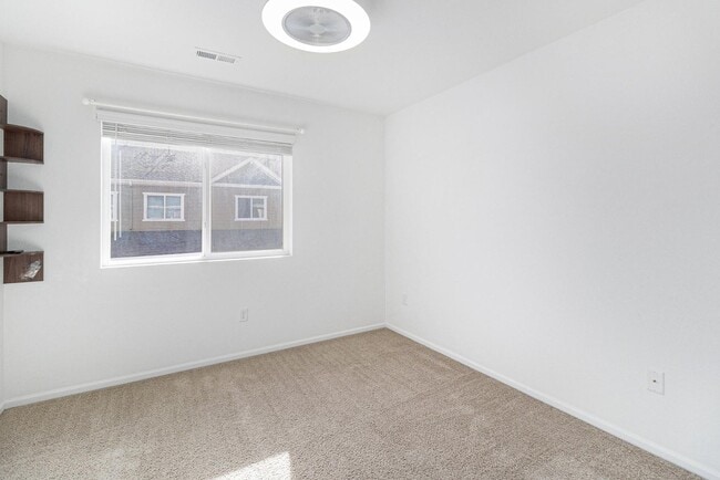 Building Photo - 221 Jackson Dr